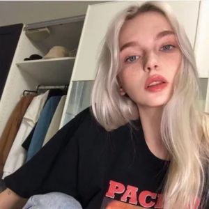 Meet your Posher, Crystal